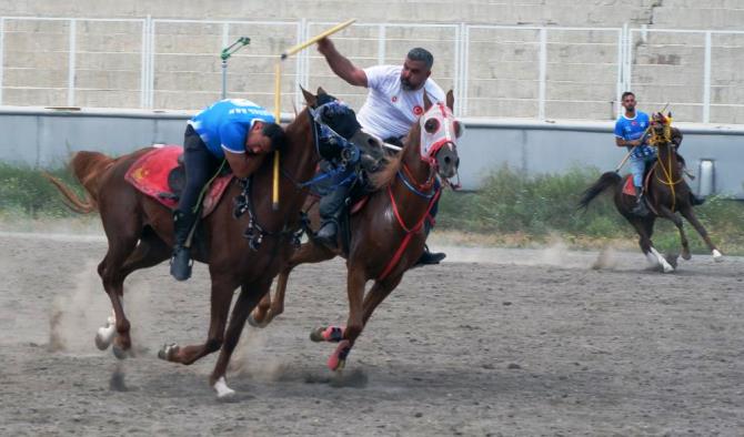 Erzurum'da vazgeçilmeyen bir gelenek: Cirit