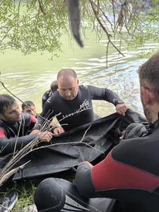 Balık tutmak isteyen çocuk canından oldu