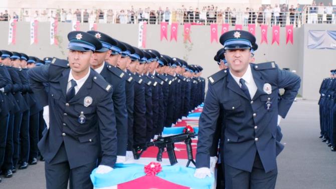 Erzurum'da polis adaylarının mezuniyet heyecanı