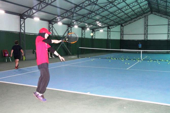 Mevlana Vadisi’ne kapalı tenis kortu