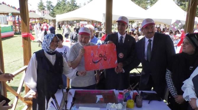 Erzurum'da Aile ve Sosyal Hizmetler İl Müdürlüğü Çocuk ve Gençlik Festivali coşkusu