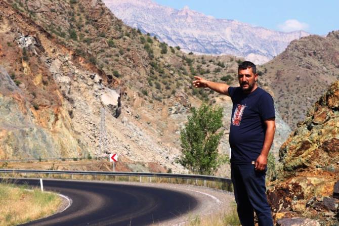 Oltu - Artvin karayolu heyelan nedeni ile 3 gündür kapalı