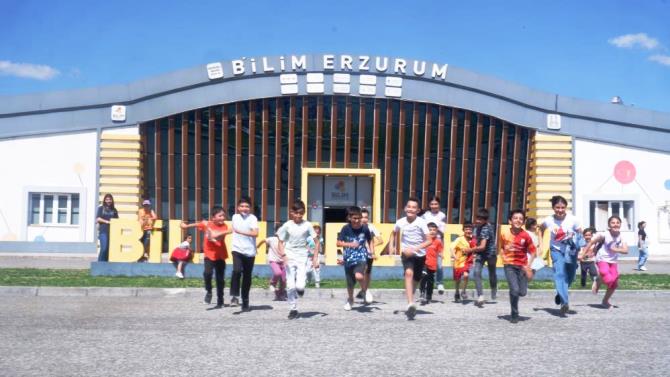 'Bilim Erzurum' çocukları mutlu ve umutlu yapıyor