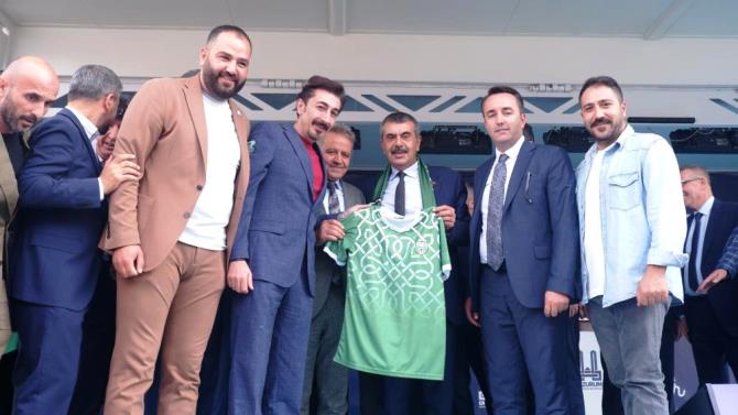 Milli Eğitim Bakanı Tekin'e Tortumspor forması