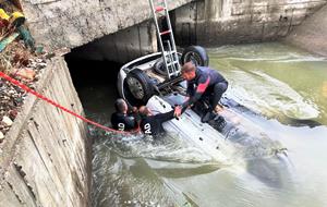 Erzurum’da otomobil su kanalına uçtu: 2 ölü, 1 yaralı