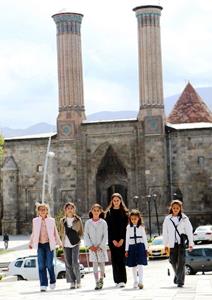 Karayazı'nın 'Narin'leri Erzurum'da