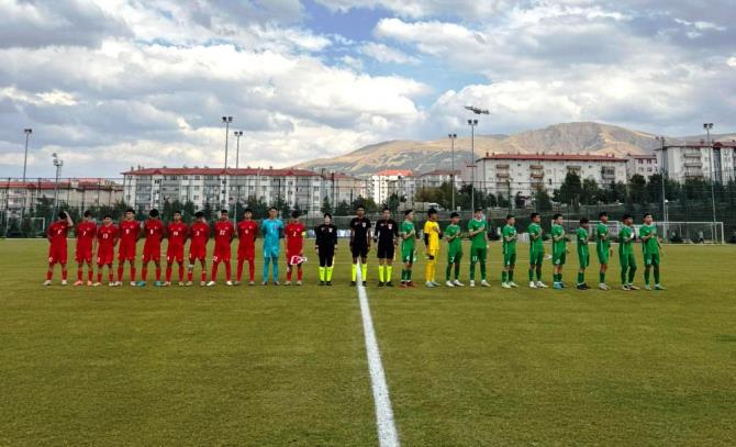 Türk Devletleri futbolcuları Erzurum'un zirvesinde buluştu