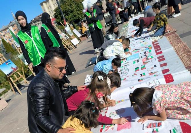 Devlet korumasındaki çocuklar “Filistin’deki Çocuklar İçin Çiz” etkinliğine katıldı