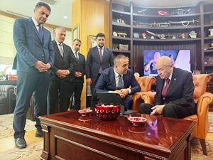 Yeni Hizmet Binasının Tapusu MHP Lideri Bahçeli'ye sunuldu