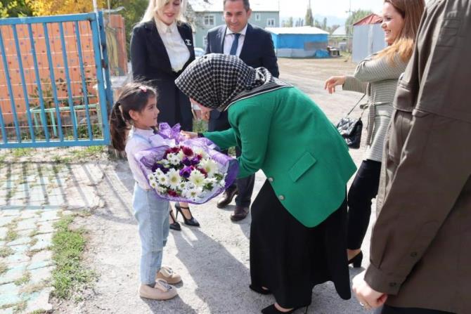 Vali Mustafa Çiftçi’nin eşi Azime Çiftçi‘den Pasinler İlçesine Ziyaret