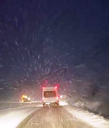 Palandöken geçidinde kar yağışı ulaşımı olumsuz etkiledi