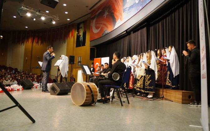 Erzurum'da devlet korumasındaki çocuklar konser verip sergi açtı