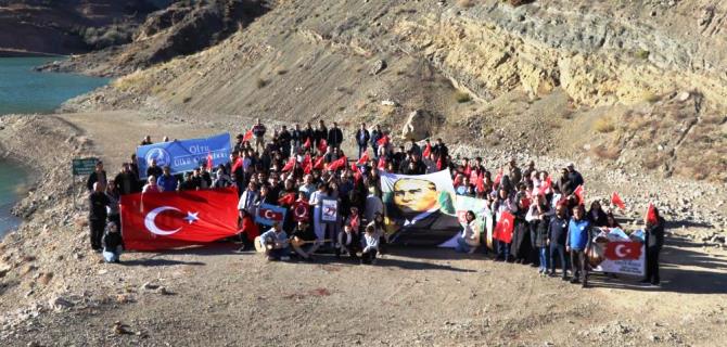 Doğa yürüyüşü ile Cumhuriyet coşkusunu yaşadılar