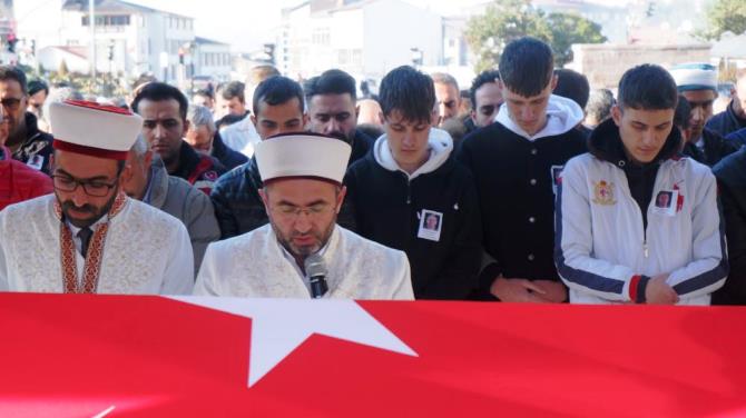 İzmir'de silahlı saldırıda vefat eden polis memuru memleketi Erzurum'da toprağa verildi