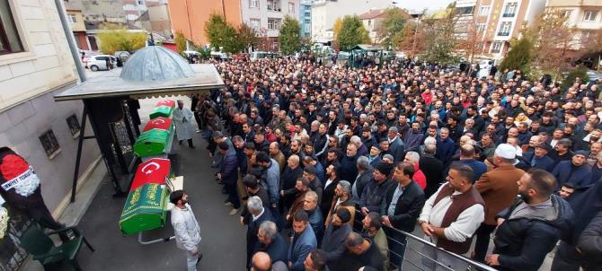 Trafik kazasında vefat eden üç arkadaş gözyaşlarıyla uğurlandı