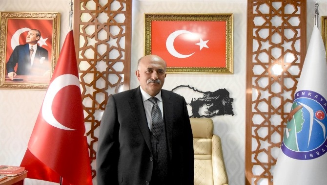 Şenkaya Belediye Başkanı Özcan: 'Öğretmenlerimiz, eğiitimin ve öğretimin temel taşı'