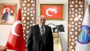 Şenkaya Belediye Başkanı Özcan: 'Öğretmenlerimiz, eğiitimin ve öğretimin temel taşı'