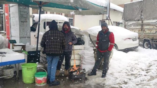 Erzurum kara teslim oldu