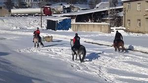 Kar üstünde cirit antrenmanı nefes kesti