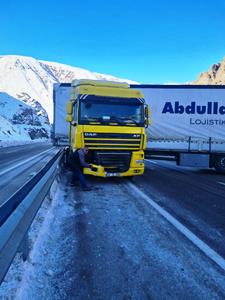 Oltu yol ayrımında yine Tır kazası