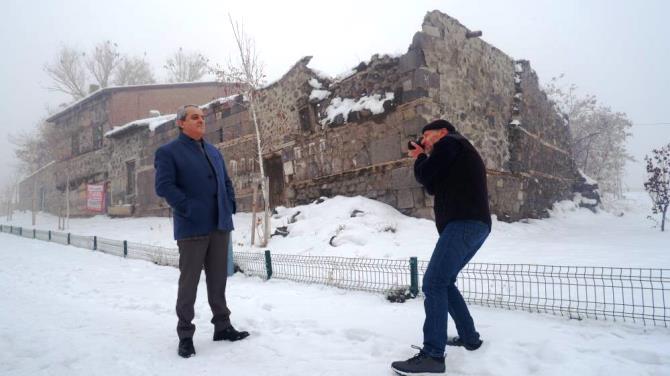 44 yıl önce Erzurum'da fotoğrafladığı çocuğa ulaştı