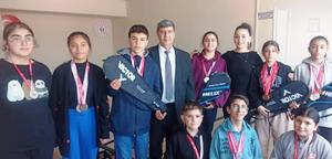 Yılmaz badmintoncuları sevindirdi