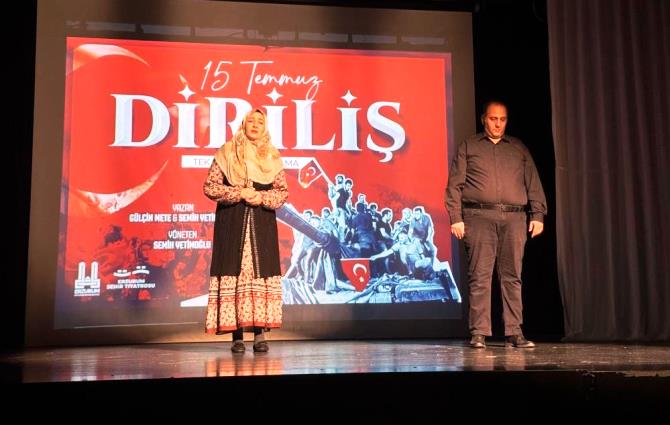 Erzurum şehir tiyatrosu “15 Temmuz Diriliş” oyununu sahneledi