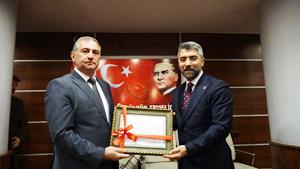 Başkan Küçükoğlu mazbatasını aldı