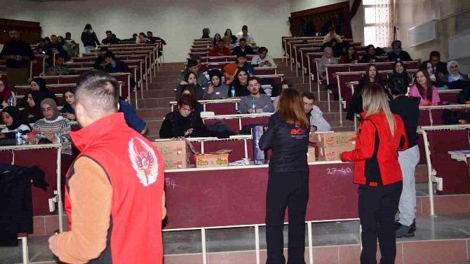 ‘Gençlik ve güvenli gelecek’ projesi kapsamında öğrenciler bilgilendiriliyor