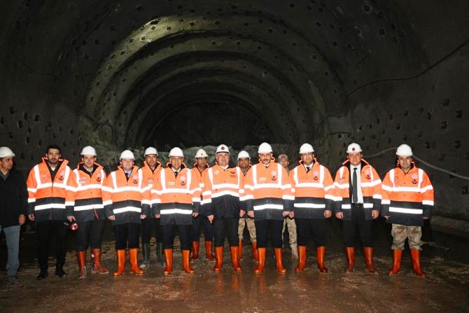 Erzurum ve Bingöl Valileri Çirişli Tüneli'ni inceledi