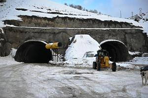 Erzurum ve Bingöl Valileri Çirişli Tüneli'ni inceledi