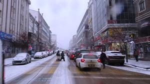 Erzurum'da yoğun kar yağışı etkili oluyor