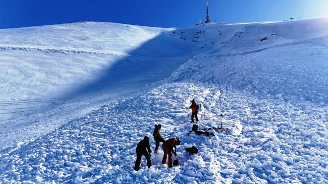 Palandöken Kayak Merkezi’nde çığ rasat analiz ve kurtarma eğitimi