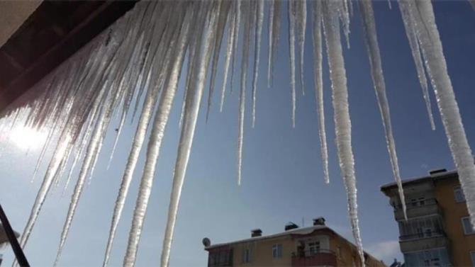 Aziziye Belediyesi buz sarkıtları için düğmeye bastı