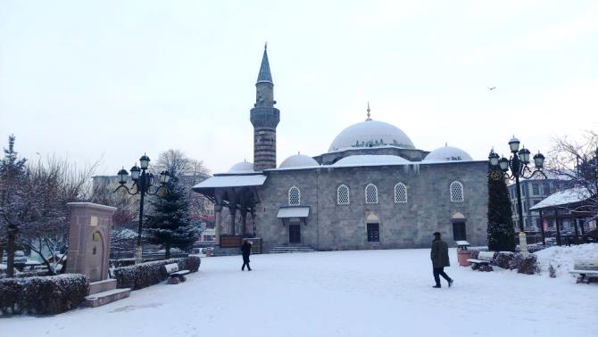 Erzurum’da kar yağışı etkili oldu