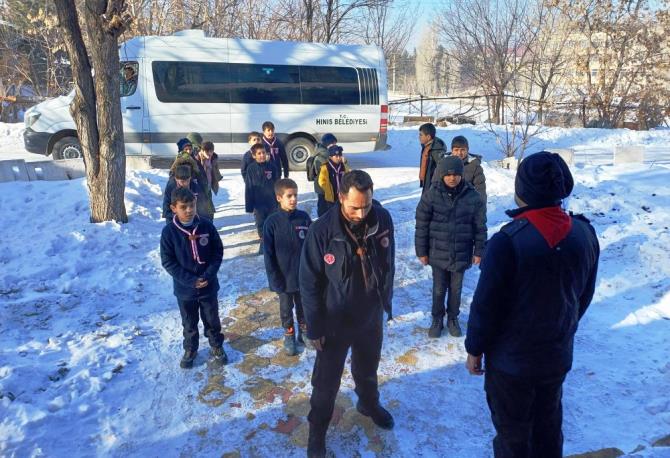 Nenehatun spor kulübü izcilerine ‘izcilik tanıtım eğitimi’