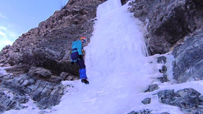 Dağcılar Erzurum'da buz tırmanışı gerçekleştirdi