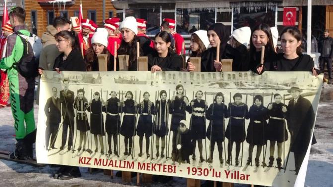 Asırlık o fotoğraflar yeniden canlandırıldı