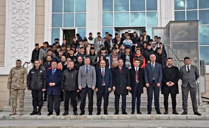 Şenkaya'da gençlere "Dilimiz Kimliğimizdir" vurgusu