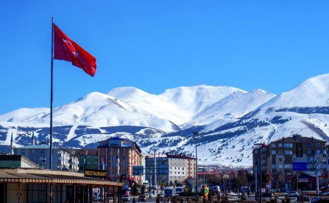 Erzurum’un kuzeyinde kar var