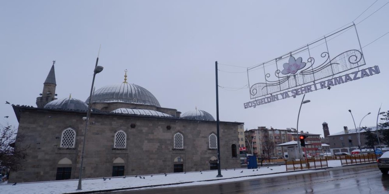 Erzurum’da kar yağışı etkili