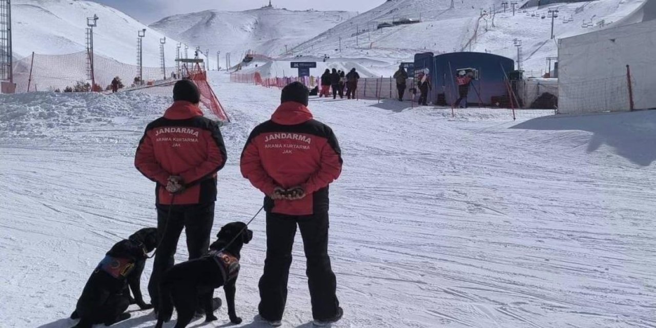 Jandarma Palandöken’de görev başında