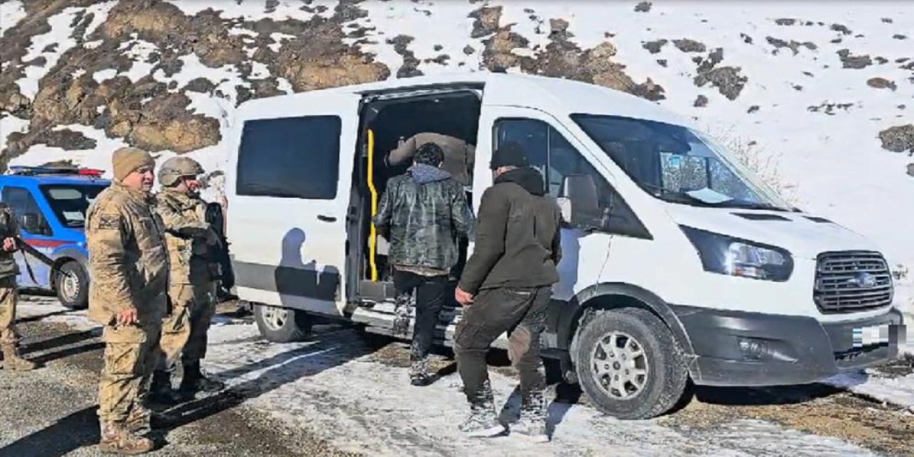 Jandarma Erzurum'da 35 düzensiz göçmeni yakaladı