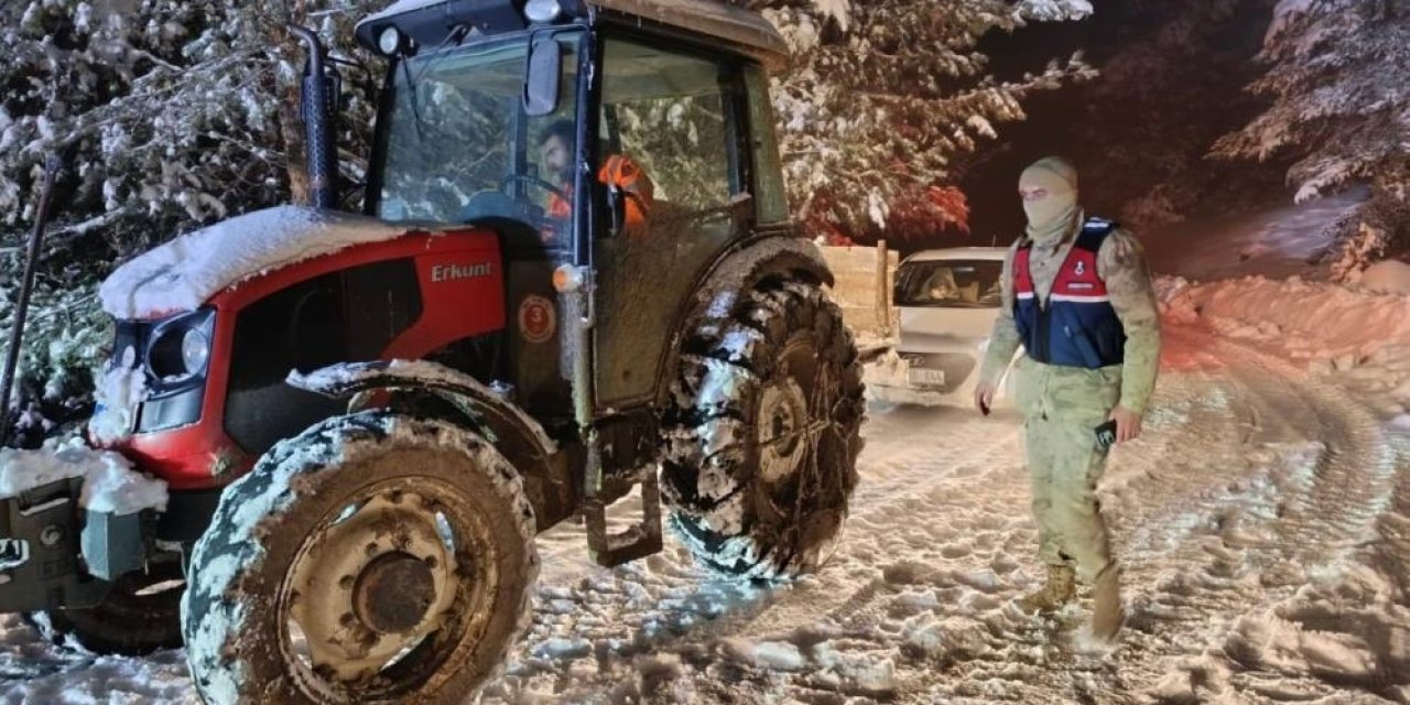 Yolda kalan vatandaşların yardımına Jandarma ekipleri yetişti