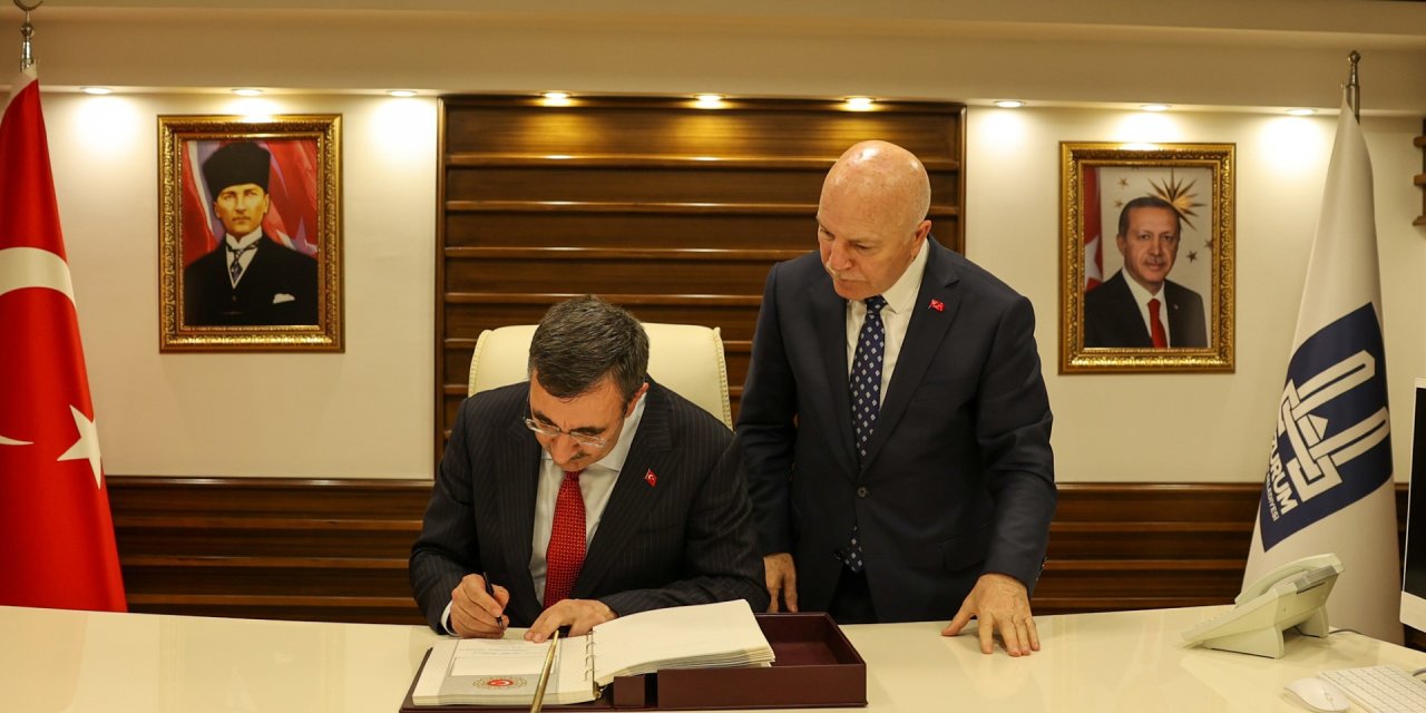 CUMHURBAŞKANI YARDIMCISI YILMAZ BÜYÜKŞEHİR BELEDİYESİ’Nİ ZİYARET ETTİ