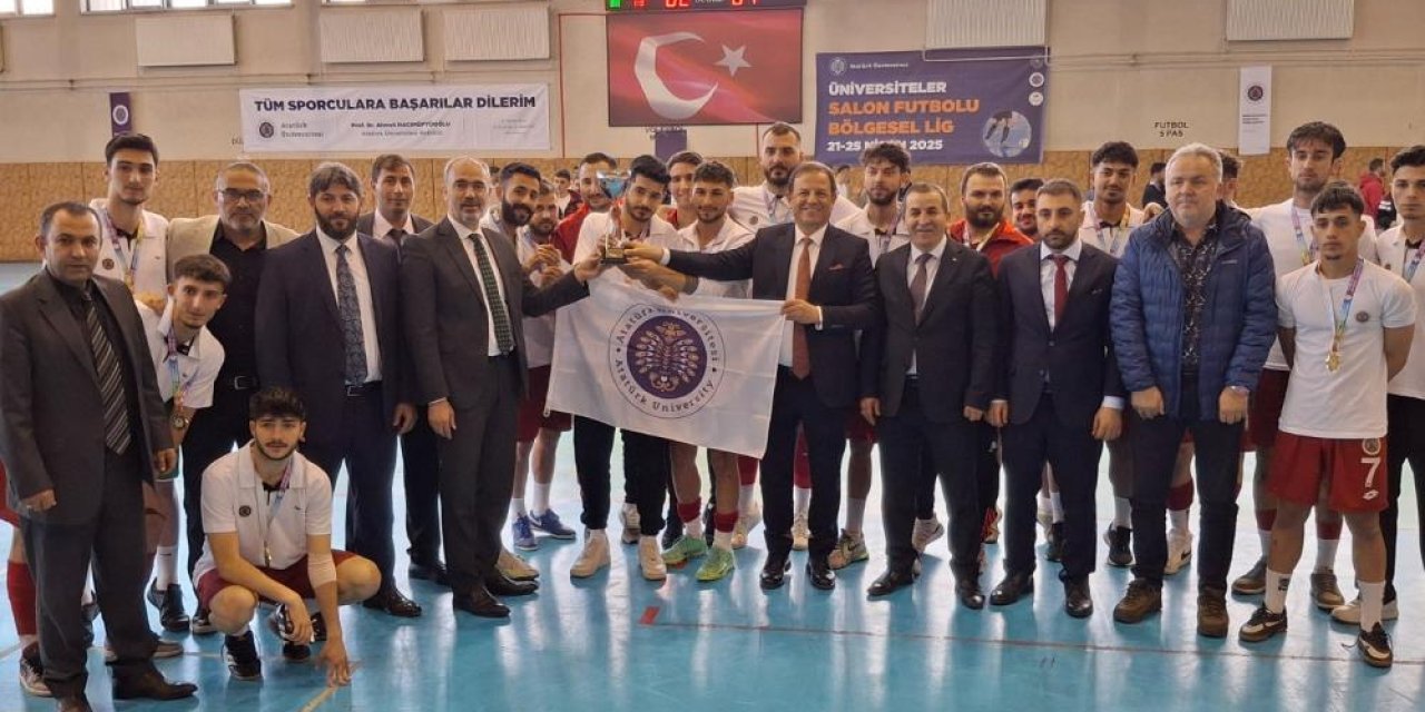 Atatürk Üniversitesi salon futbolunda birincilik ve ikincilik elde etti