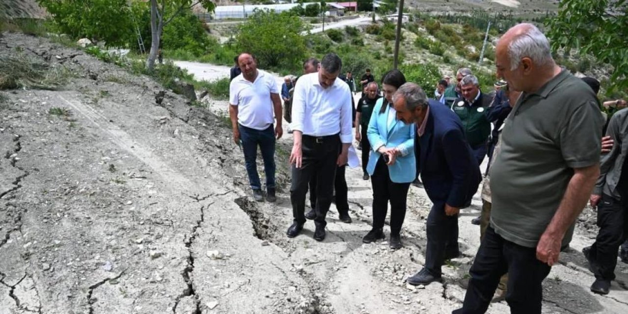 Uzundere’deki toprak kayması mercek altında