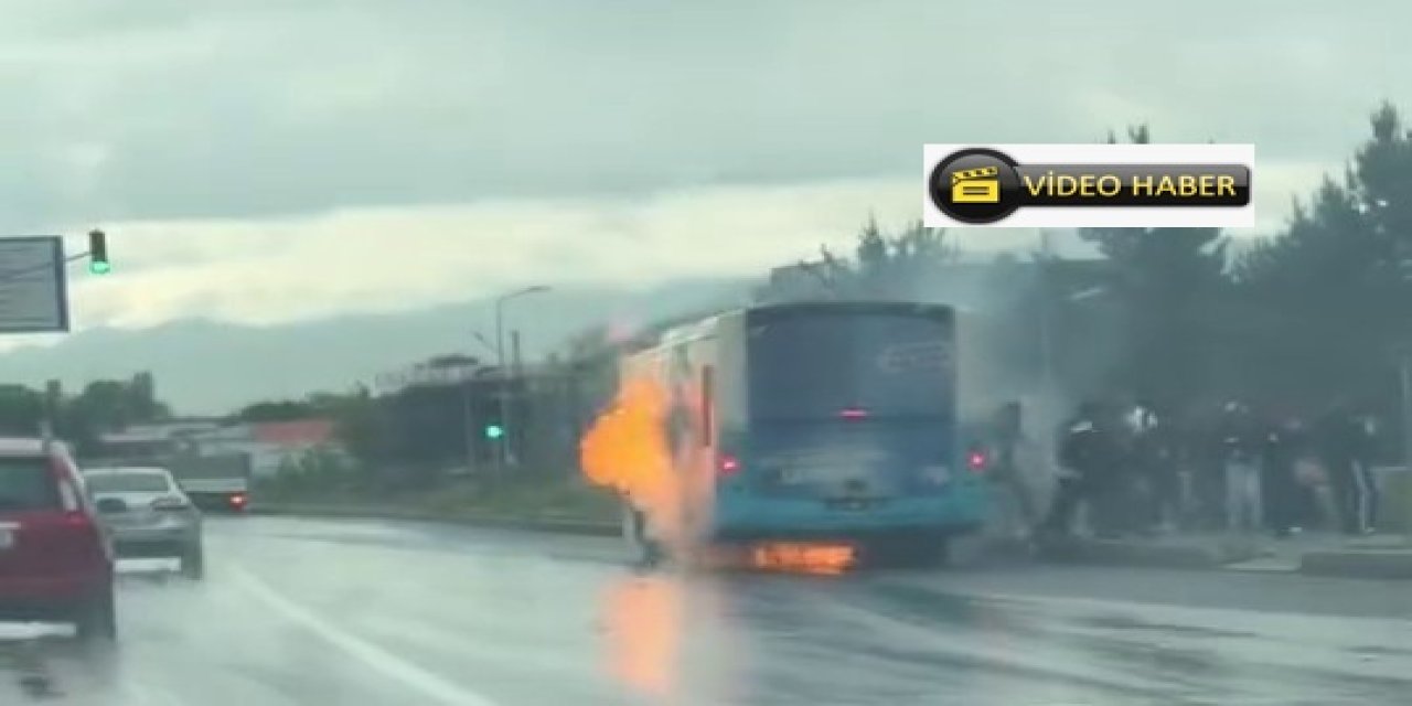 Otobüs bir anda alev aldı, yolcular panikle kaçtı