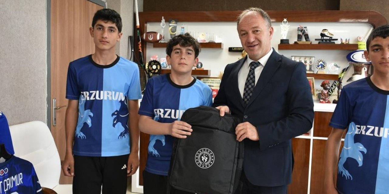 Çakmur kutladı hediye verdi