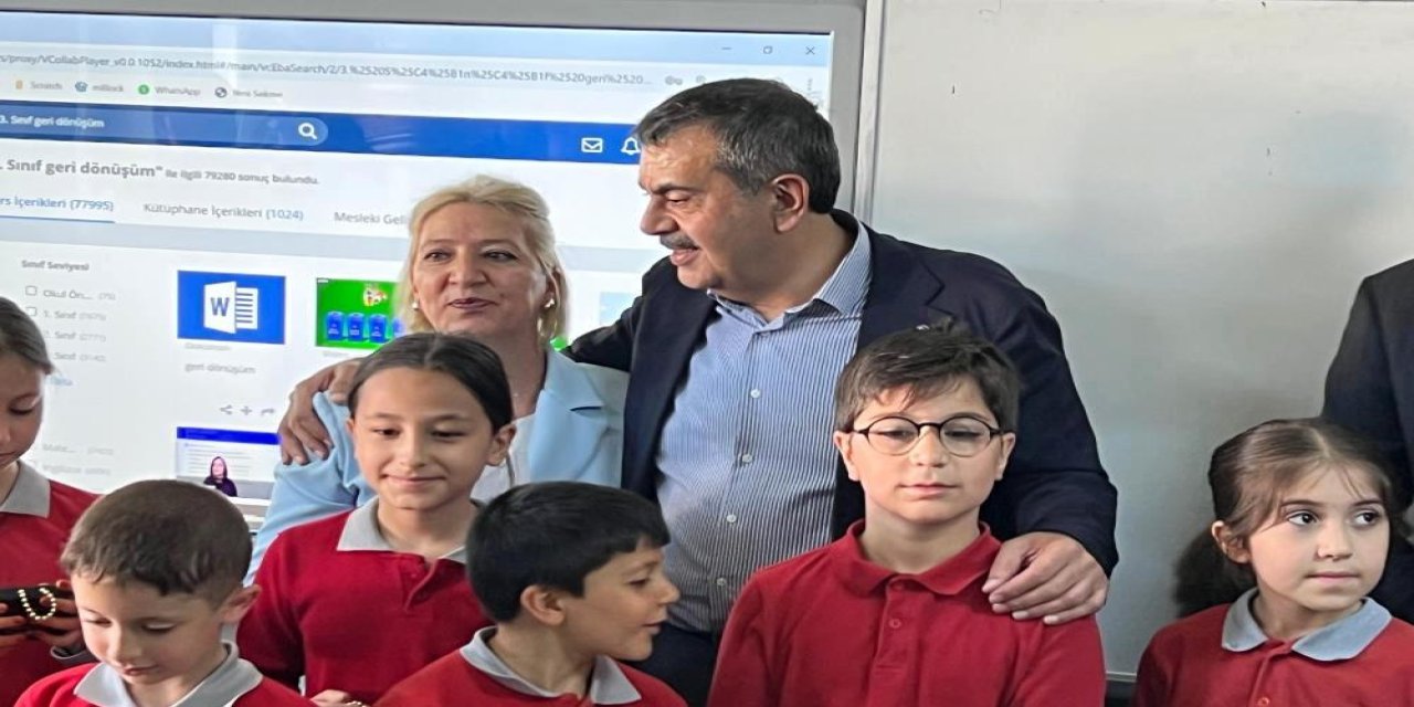 Milli Eğitim Bakanı Tekin’den okula sürpriz bayram ziyareti